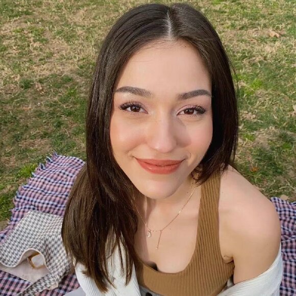 Meet your Posher, Giana - Picture 1 of 1